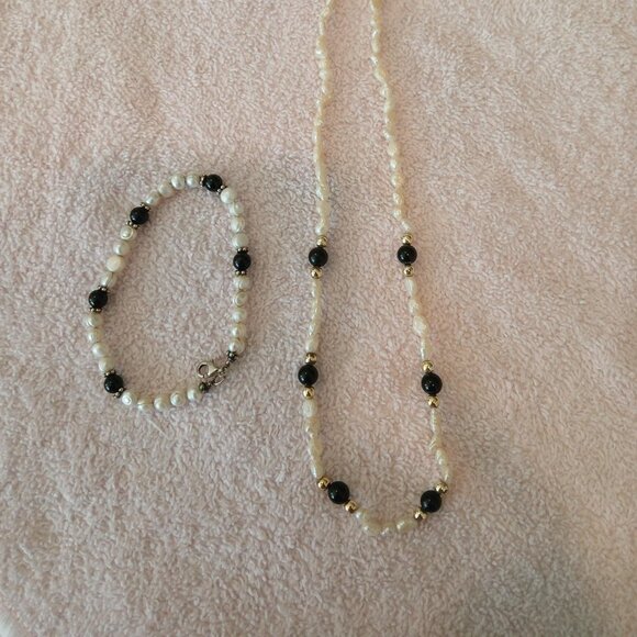 FRESHWATER PEARL NECKLACE AND BRACELET - Picture 1 of 3